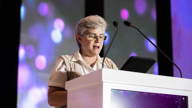 Hmna. Daniela Cannavina, Secretaria General Confederación de Religiosos A.L.