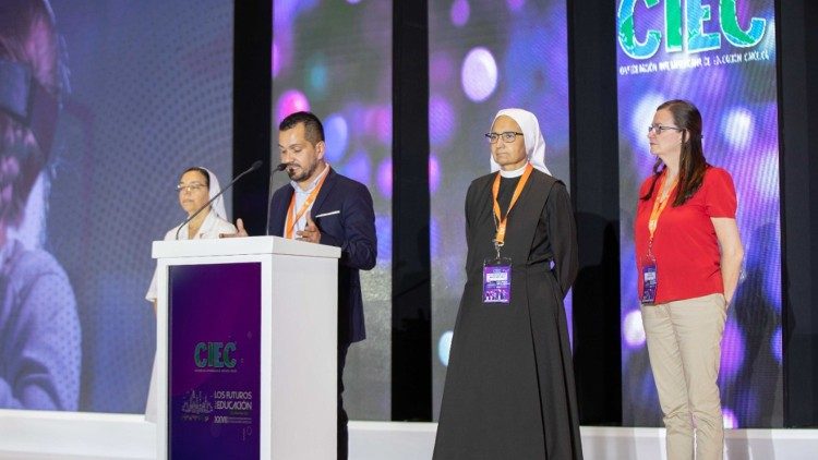 Secretario General y Consejo de la CIEC