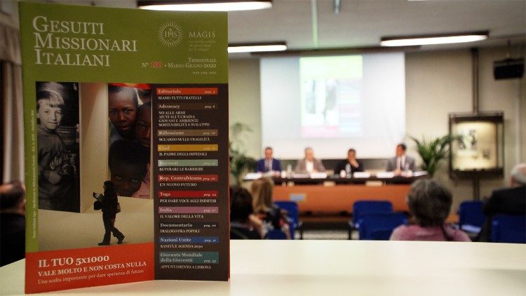 Un momento della presentazione del 100.mo numero della rivista "Gesuiti Missionari Italiani"