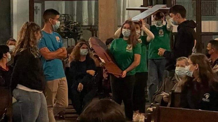 2022.06.01 Jovens acolhem Símbolos JMJ na diocese de Angra, nos Açores