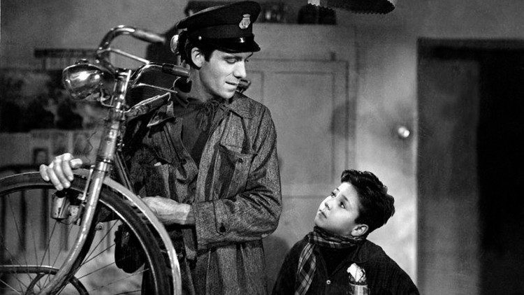 Una scena del film "Ladri di biciclette"