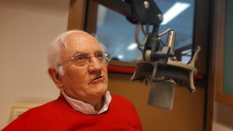 P. Eberhard von Gemmingen SJ im Studio von Radio Vatikan