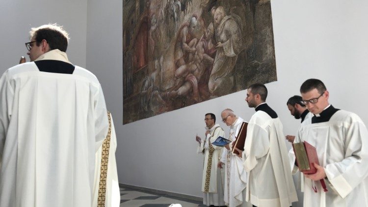 Monsignor Fortunato Frezza, prossimo cardinale, durante la celebrazione