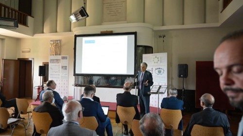 Expertos italianos y vaticanos analizaron presente y futuro de las ondas cortas