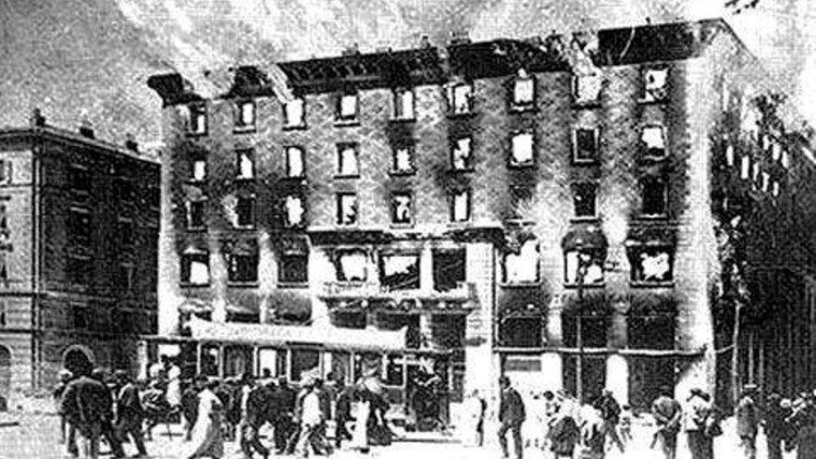 Il rogo alla Narodni Dom nel 1920