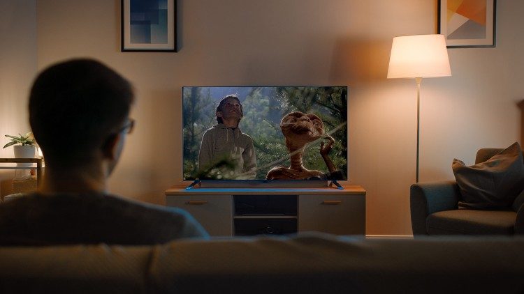 Il film "Et" racconta la storia dell’amicizia tra un ragazzo, Elliot, e una creatura extraterrestre.