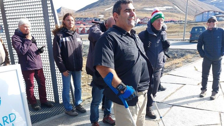 Al Polo Nord l'iniziativa Arctic Walk for Climate Resilience and Food Security. Al centro della foto Michael Haddad.