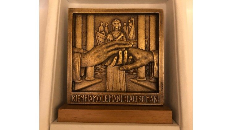 Dono del Papa a la Presidenta de la Comisión Europea