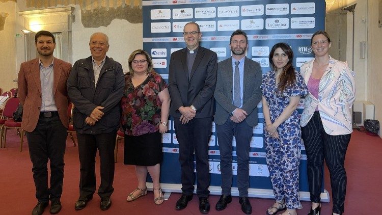 Monsignor Milani (al centro) alla presentazione di Castiglione Cinema 2022