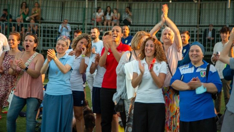 Alegría en el campo de fútbol 