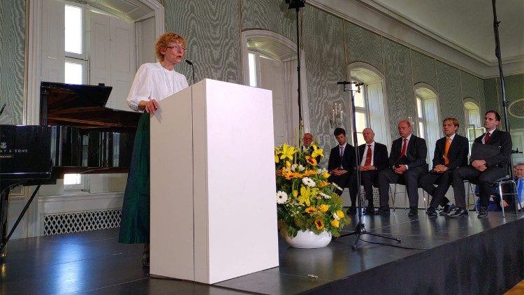 Theologin Schlosser bei ihrem Vortrag