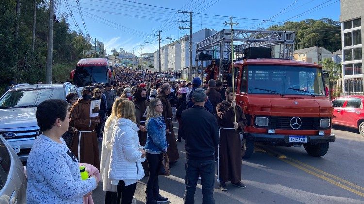 A procissão foi conduzida pelos freis capuchinhos