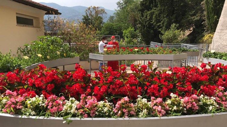  Il cardinale Angelo Bagnasco visita il piccolo Cottolengo di Sanremo