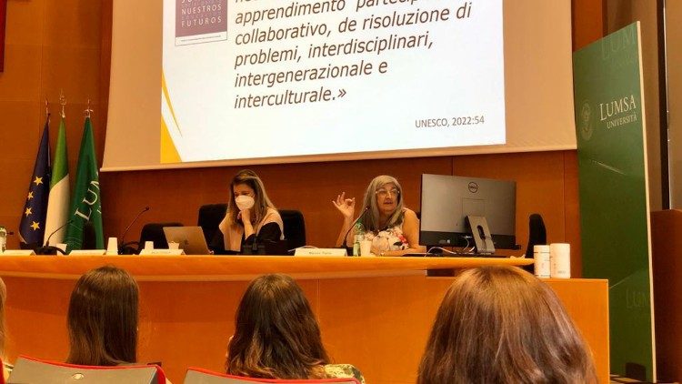 Nieves Tapia en la Universidad LUMSA