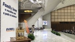 Incontro-Mondiale-Famiglie-Vaticano-Aula-panel-23-giugno-2022-g.jpg