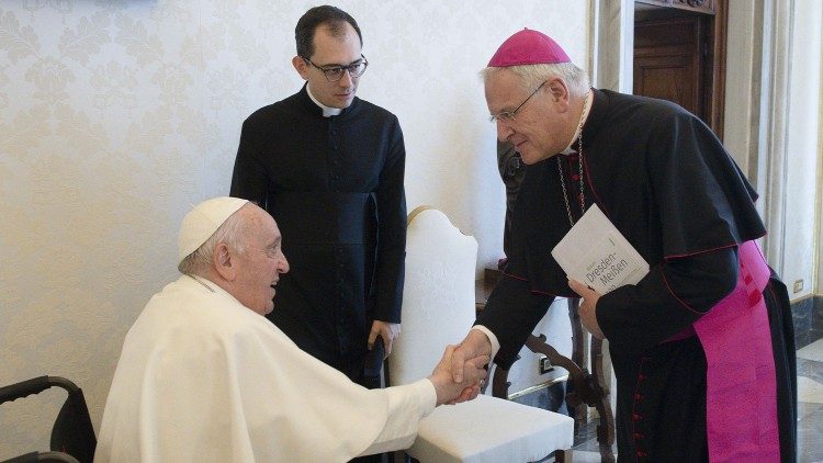 Bischof Heinrich Timmerevers von Dresden-Meißen bei Papst Franziskus 