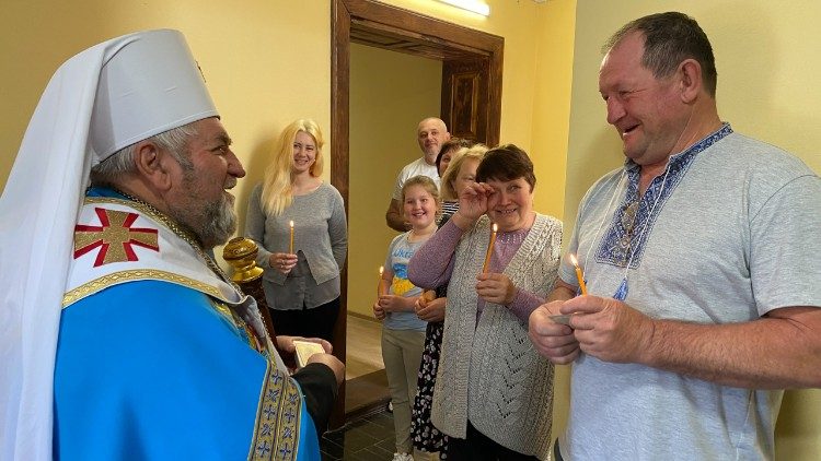 Community life in the shrine