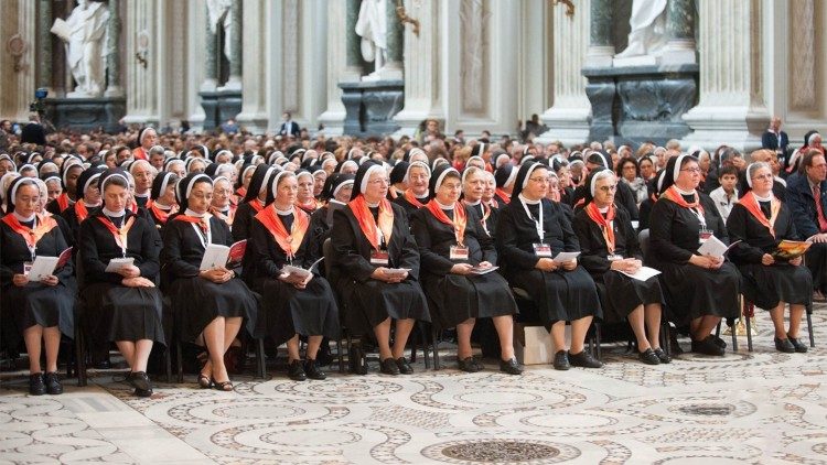Irmãs no dia da beatificação de Madre Clélia