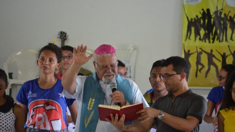 Dom Elio Rama envia jovens em miss&atilde;o. Foto: Jaime C. Patias