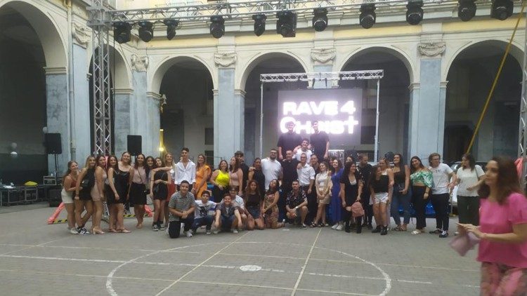 I ragazzi di don Madonna che hanno animato il Rave