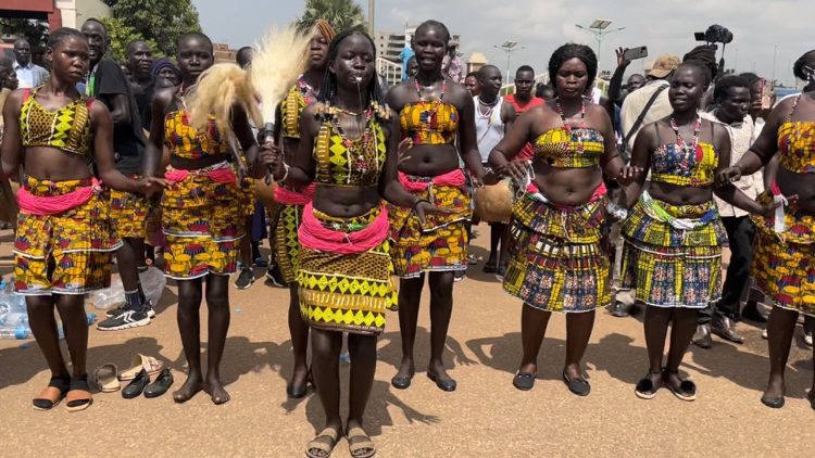 Un ballo tribale in onore del cardinale