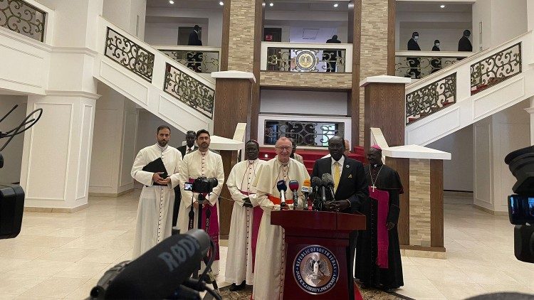 Cardinal Parolin responds to questions from the media