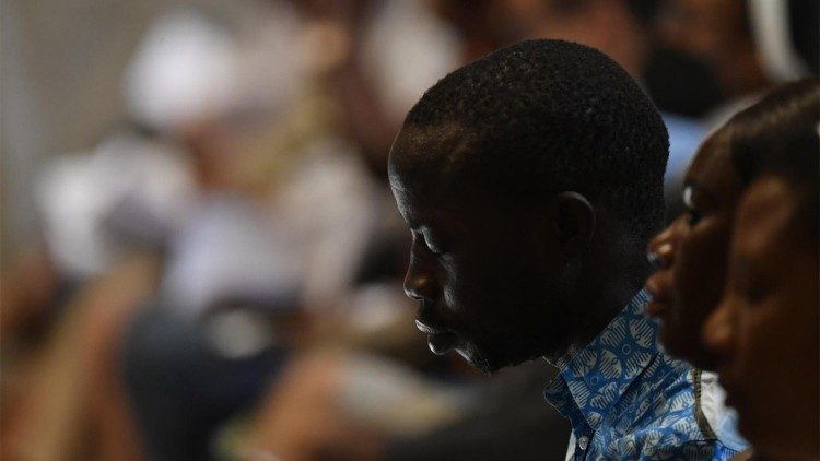 "Aqui, quando nos levantamos, sabemos que estamos vivos, mas não sabemos se ainda estaremos vivos à noite", afirma um sacerdote de Bourasso.