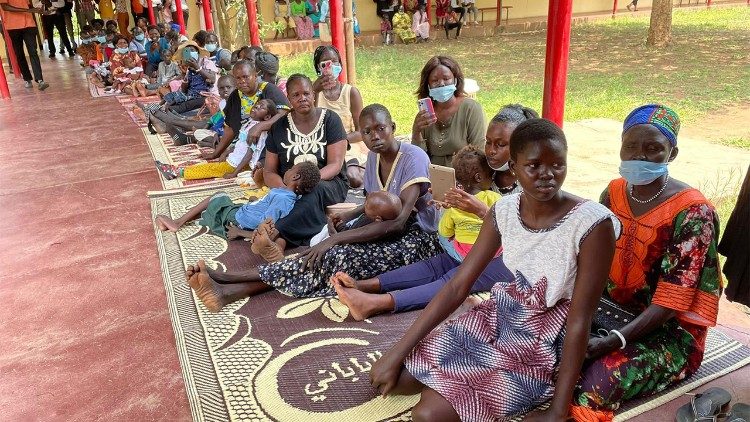 Gäste beim Besuch Parolins im Südsudan