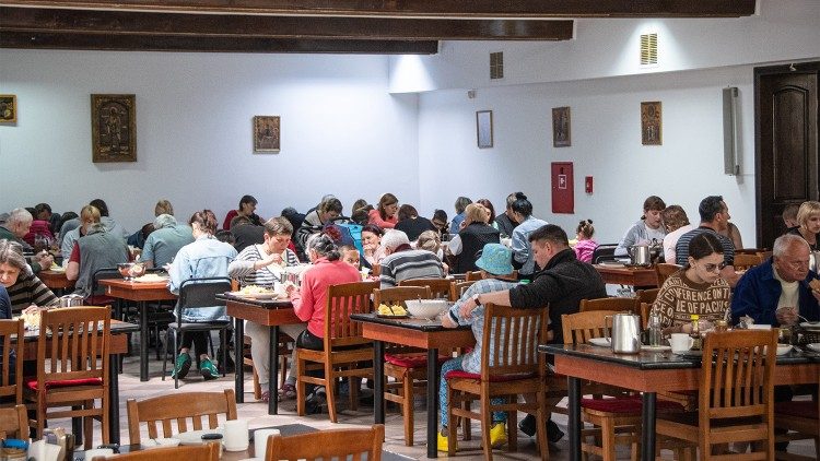 Біженці у василіянському монастирі в Брюховичах на Львівщині