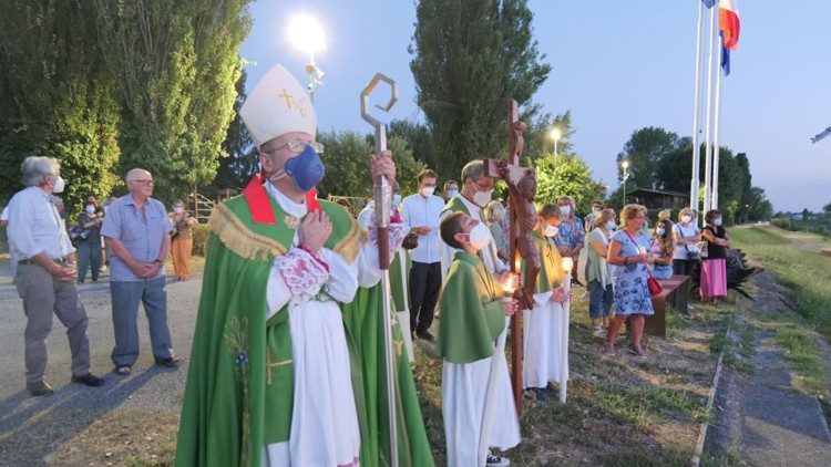 Der Gottesdienst beim Po-Fluss