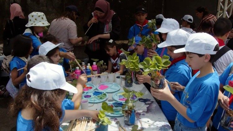 Muitas atividades para educar as crianças no cuidado da Casa comum