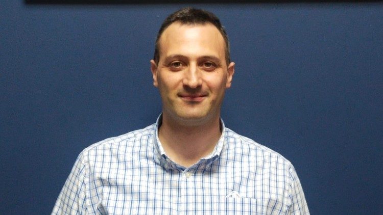 Profesor Marco Strona: “Existe el derecho a emigrar”