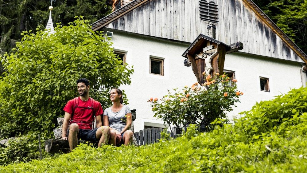 Die Einsiedelei Maria Blut über St. Johann in Tirol ist ein beliebtes Wanderziel. Foto: Sportalpen