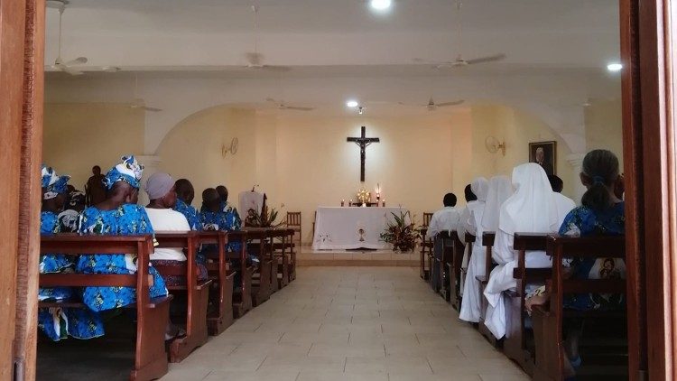 La preghiera domenicale nella cappella