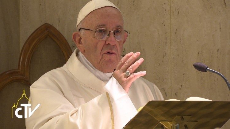 Papst Franziskus bei einer seiner Frühmessen im Jahr 2017