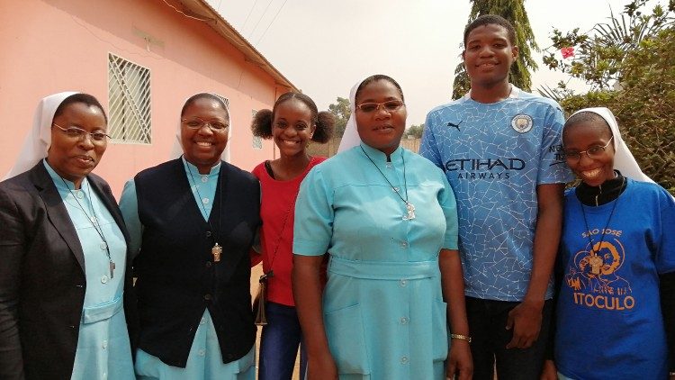 Religiosas e leigos  -  Luanda