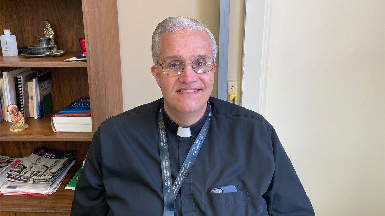 El padre Scott Katzenberger, Rector del Santuario dedicado a la abuela de Jesús, Santa Ana