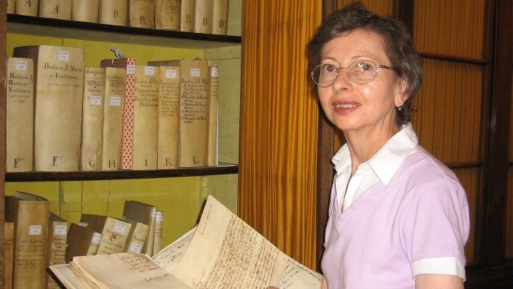 Christine Grafinger in ihrem damaligen Büro in der Vatikanischen Apostolischen Bibliothek