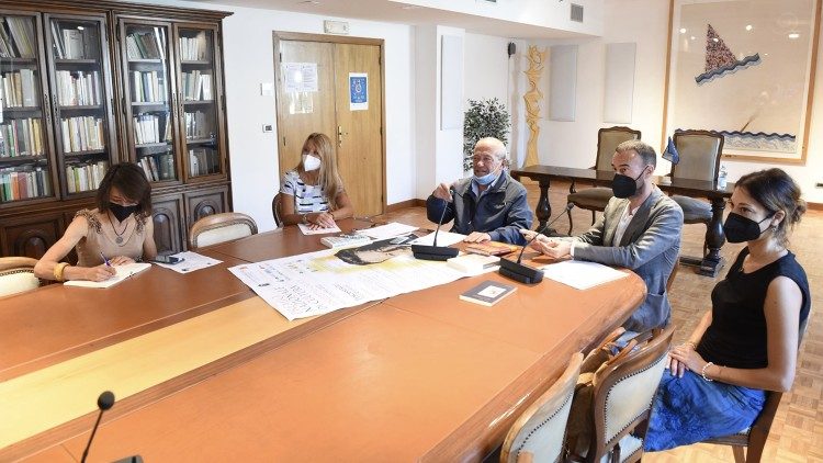 Pasquale D'Alberto (al centro) alla presentazione del programma dell'edizione 2022 del Premio Benedetto Croce