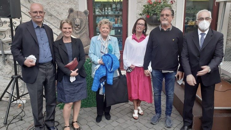 Dacia Maraini (al centro) con i premiati dell'edizione 2020