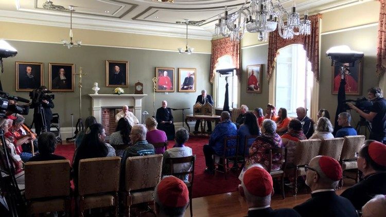 La Sala dell'incontro del Papa all'arcivescovado