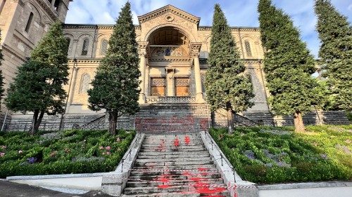 Schweiz: Vandalisten beschmieren Zürcher Liebfrauenkirche 