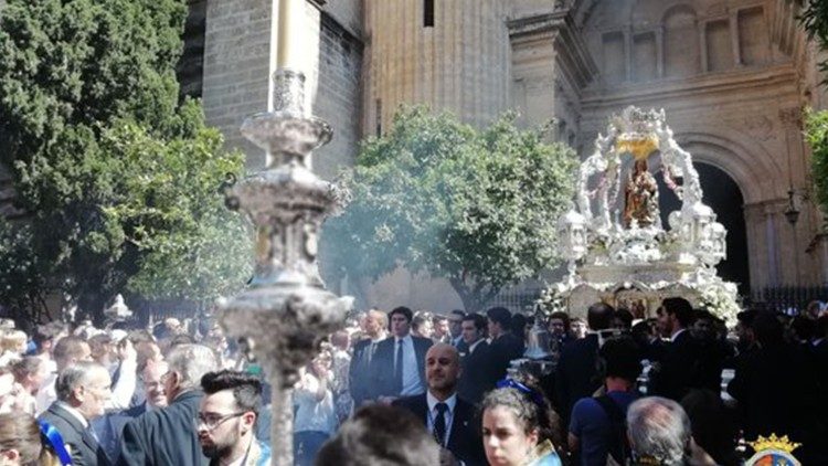 Procesión en honor a la Virgen María