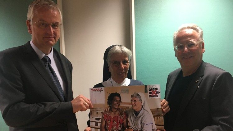 Von links nach rechts: Gregor von Fürstenberg, Vizepräsident missio in Aachen, Sr. Lorena Jenal und Jörg Nowak von der Stabsstelle Presse und Kommunikation des Hilfswerkes