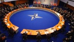 Una-riunione-della-Nato.jpg