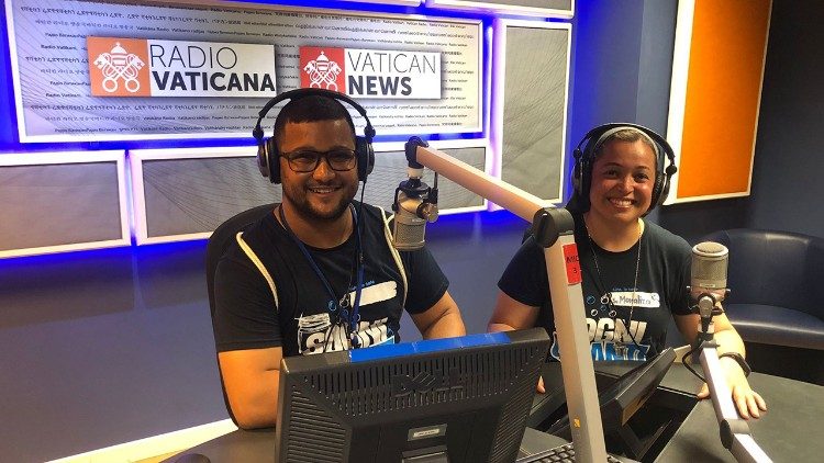Pe. Wellington e irmã Monaliza no Estúdio 9 da Rádio Vaticano