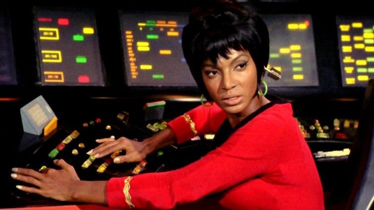 Nichelle Nichols numa das cenas da série Star Trek. 