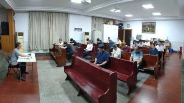 Retiro espiritual anual en diócesis de Pekín