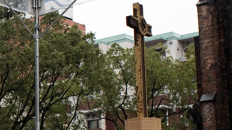 Крыж, які быў знойдзены ў Нагасакі пасля атамнай бамбардзіроўкі