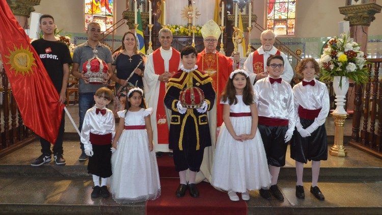Em Bom Jesus do Itabapoana, no Estado do Rio de Janeiro, retornou a Festa da Coroa do Divino Espírito Santo 